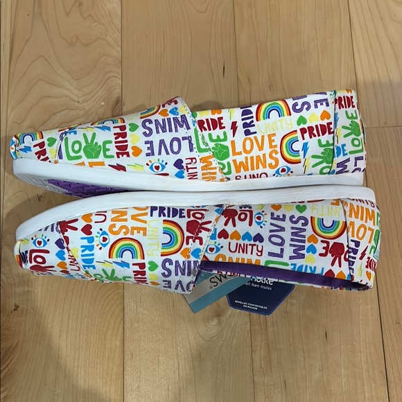 Toms Rainbow Pride Shoes size 9 - Picture 5 of 8
